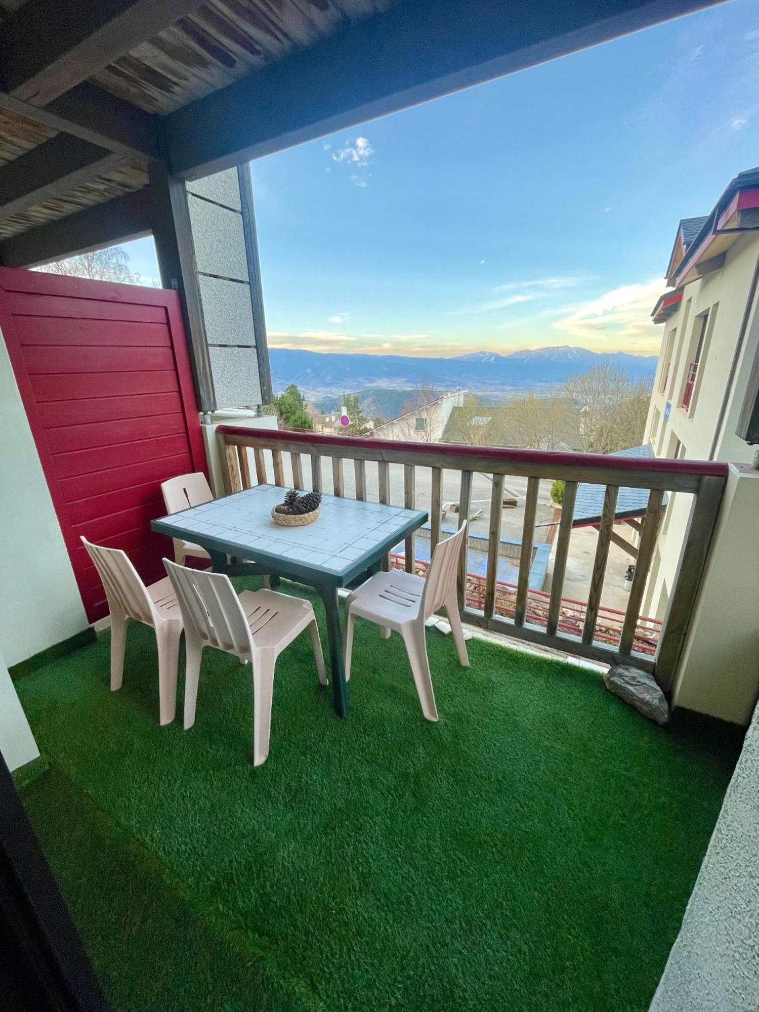 Charmant T3 Avec Vue Montagne Et Parking Privatif Font-Romeu-Odeillo-Via Exteriér fotografie